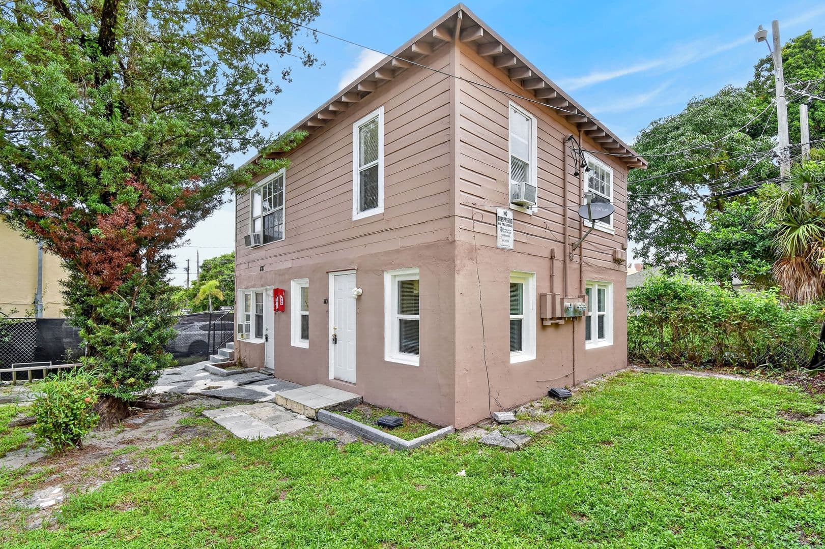 West Palm Beach Apartment: 885 7th St
