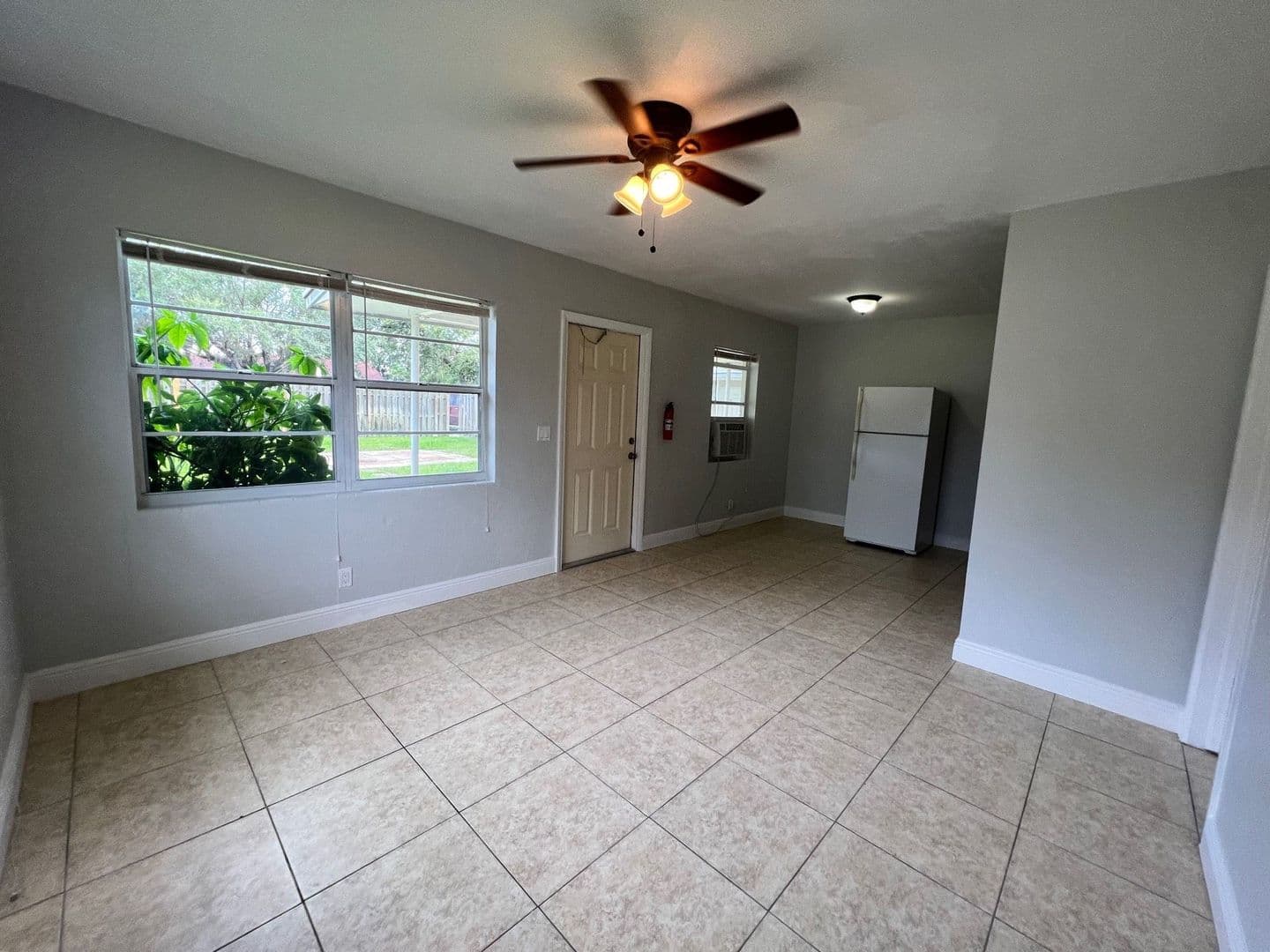 Lake Worth Apartment: 4820 Maine St