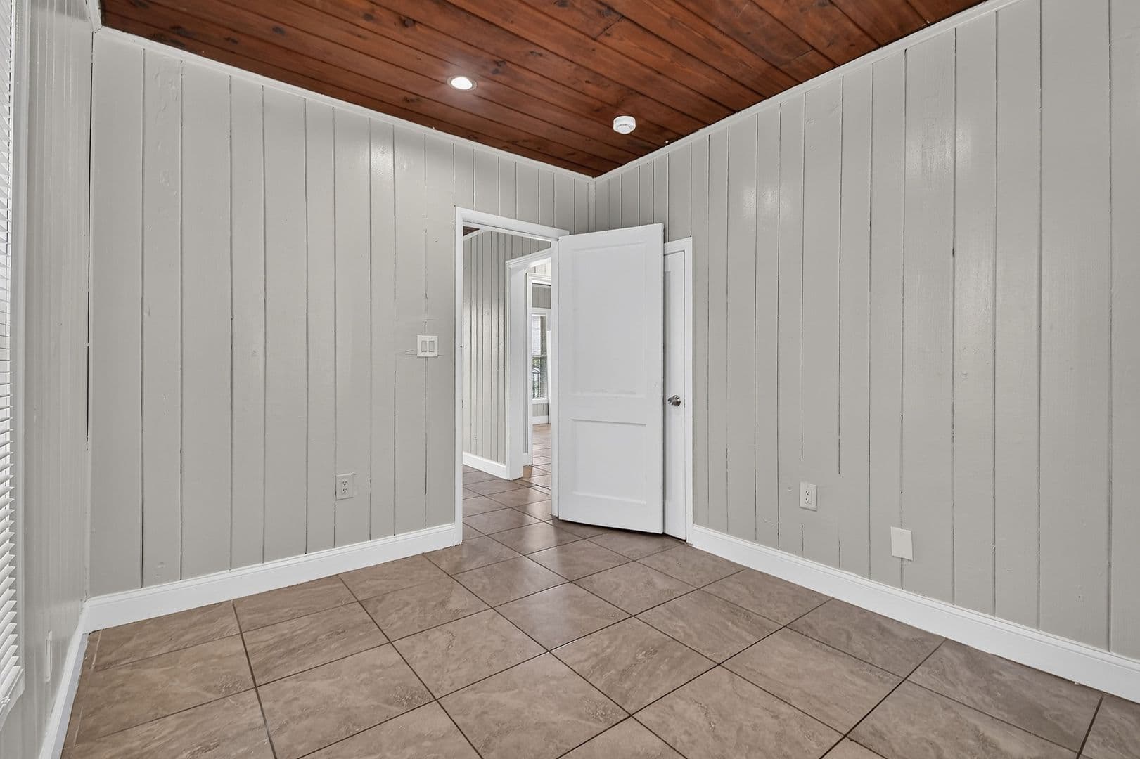 West Palm Beach Apartment: 885 7th St