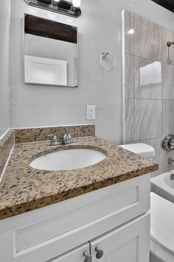 West Palm Beach Apartment: 885 7th St