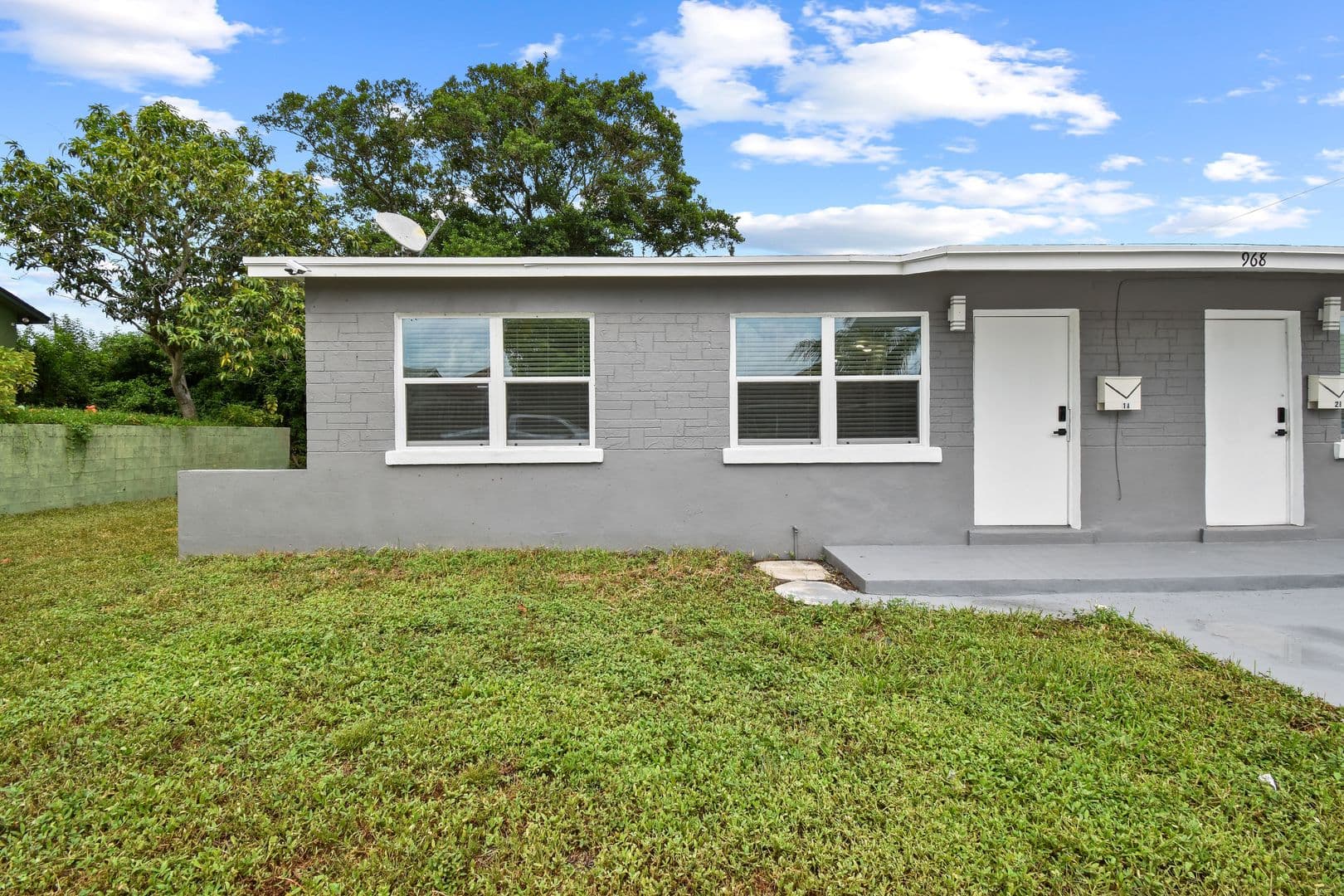 Riviera Beach Apartment: 968 W 9th St