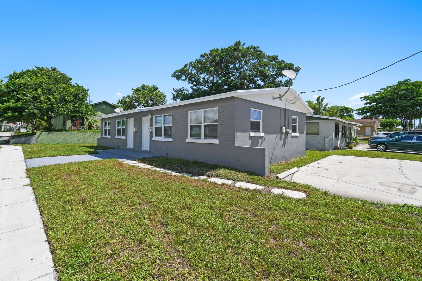 Riviera Beach Apartment: 968 W 9th St