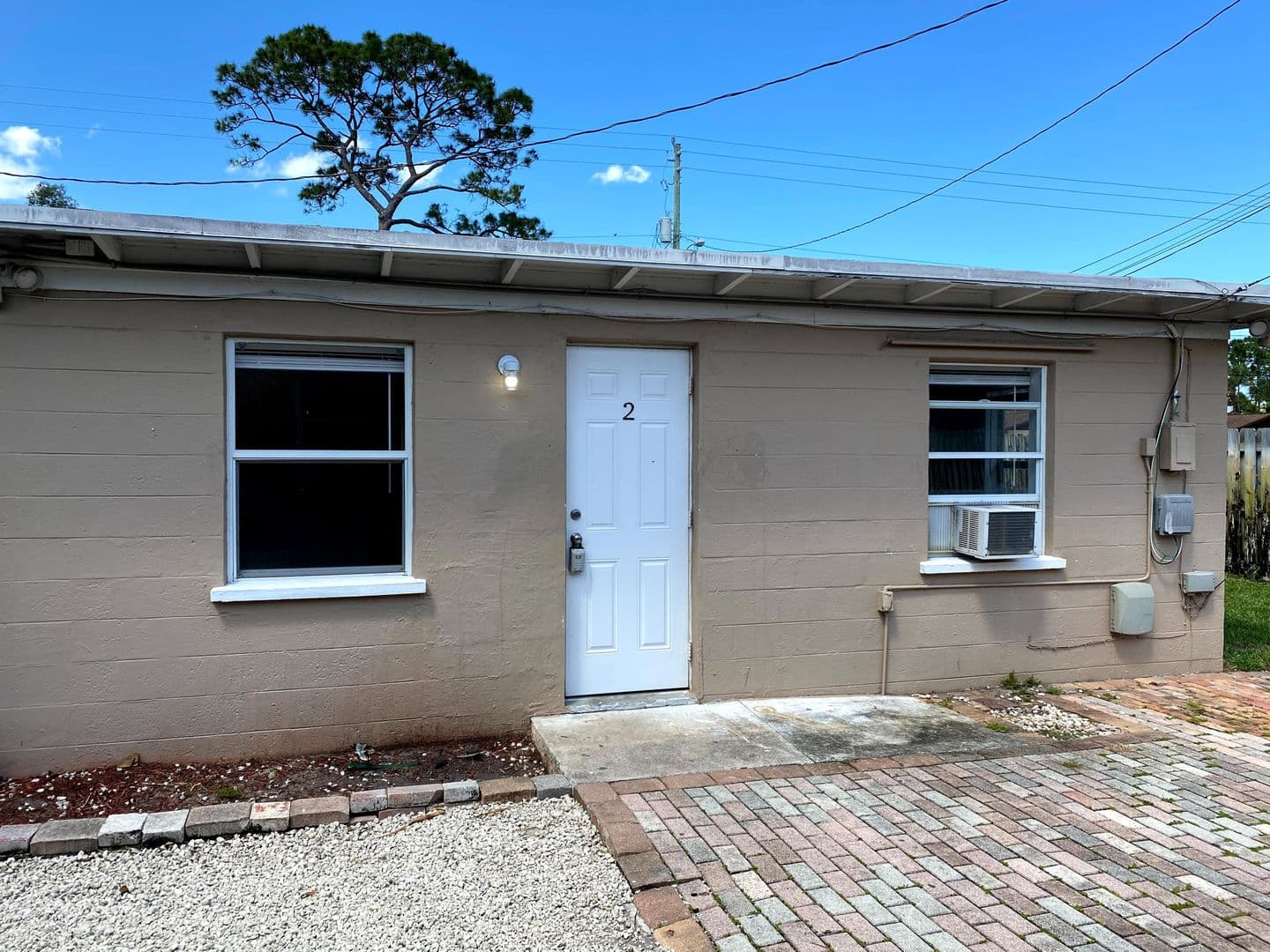 Lake Worth Apartment: 4821 Vermont Ave