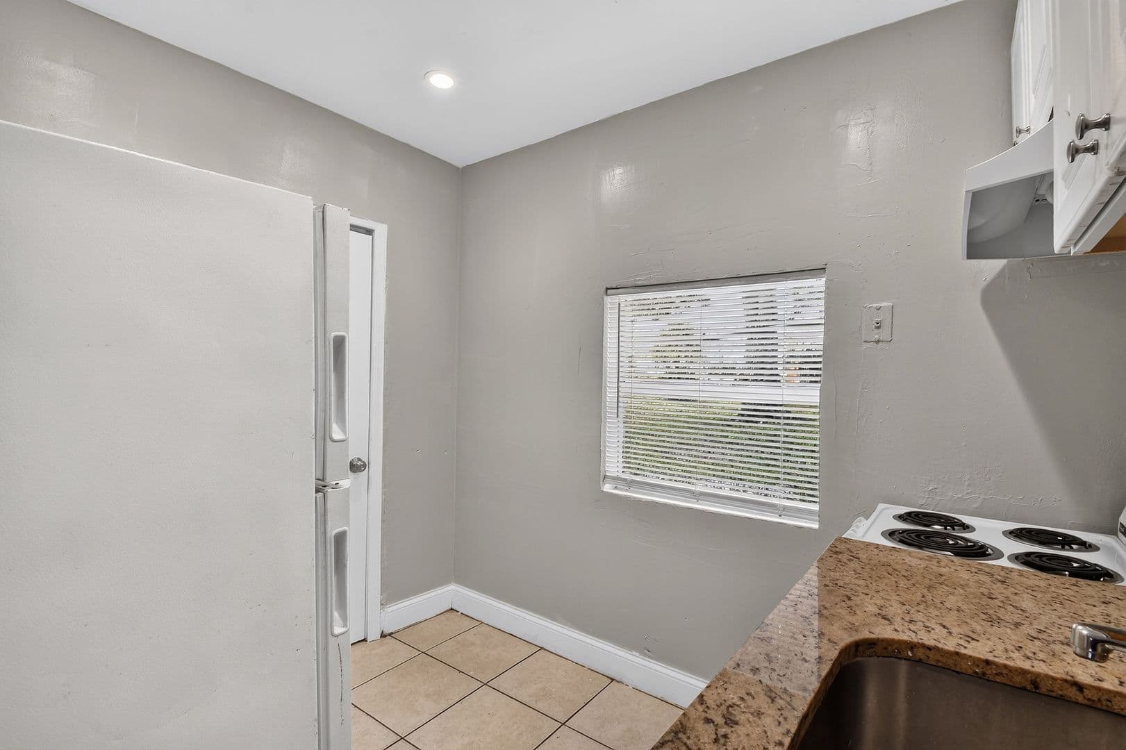 West Palm Beach Apartment: 885 7th St