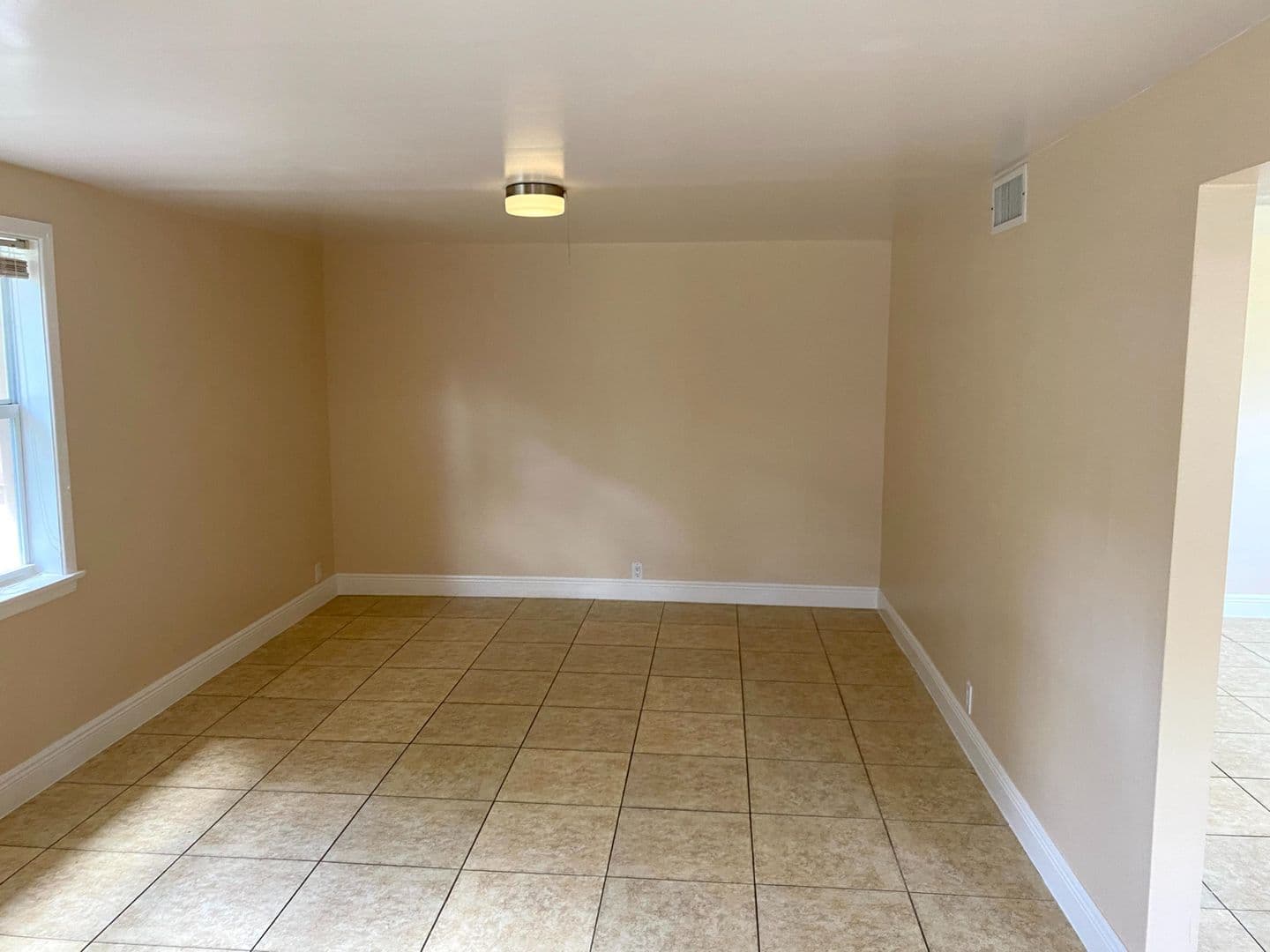 Lake Worth Apartment: 4821 Vermont Ave