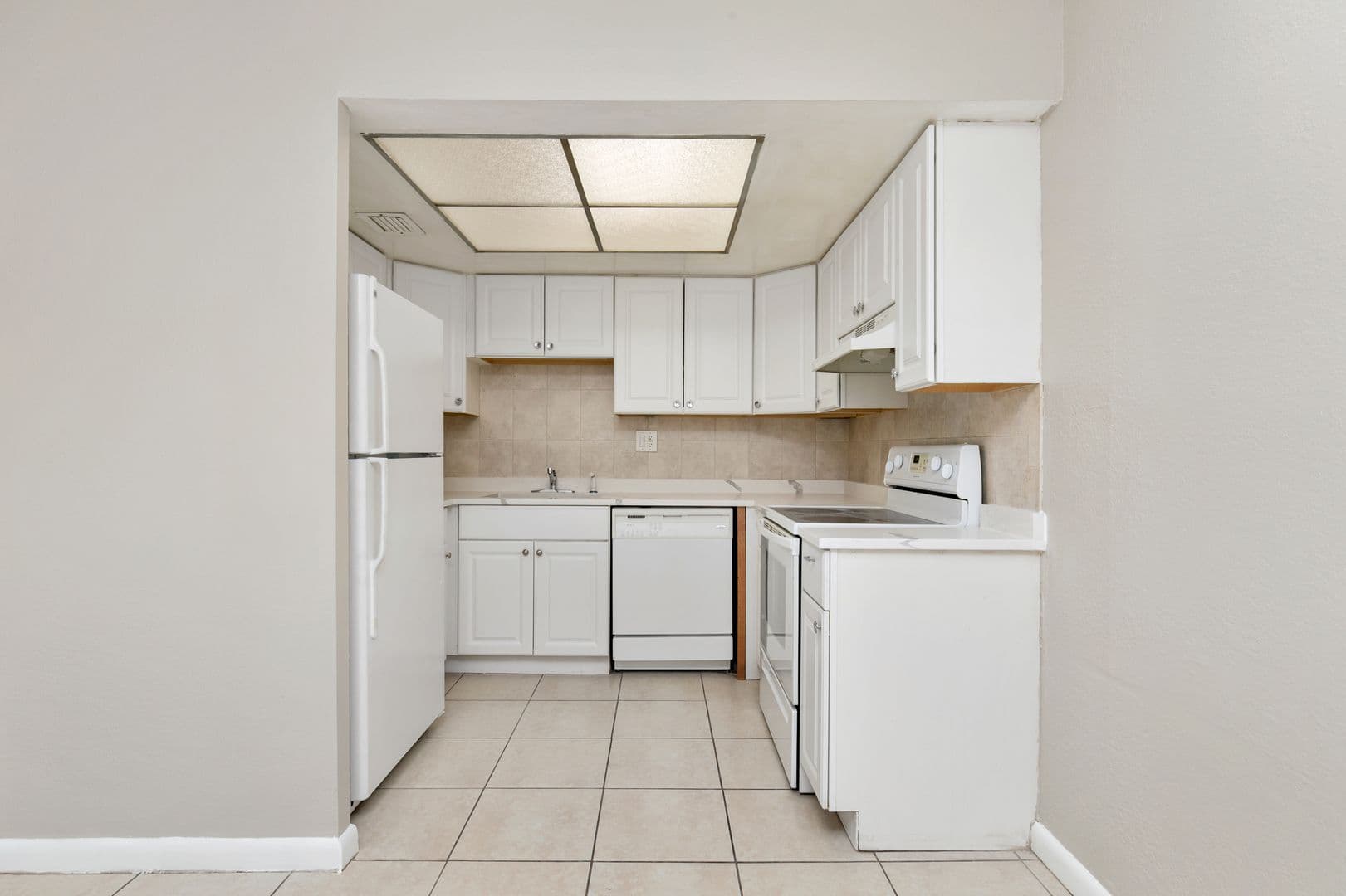 Lauderhill House: 2130 NW 58th Ave #25-C