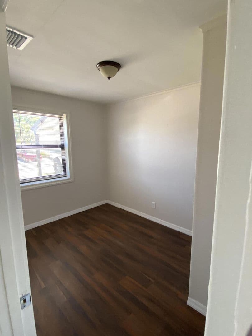 Riviera Beach House: 816 W 4th St
