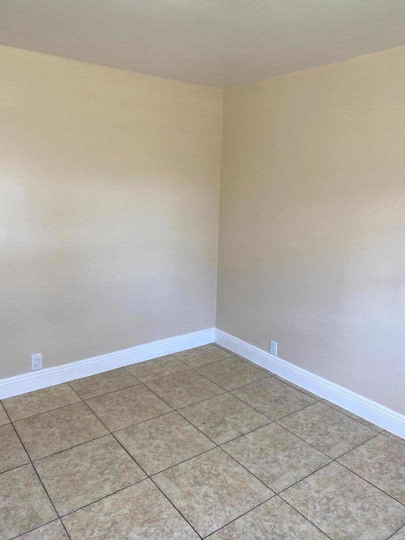 Lake Worth Apartment: 4821 Vermont Ave