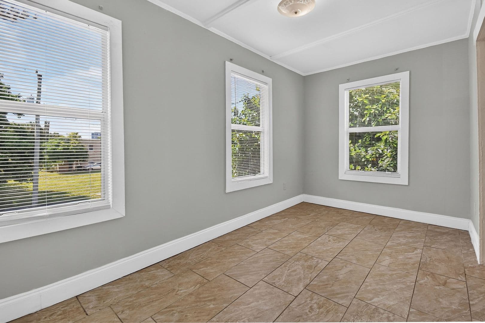 West Palm Beach Apartment: 885 7th St