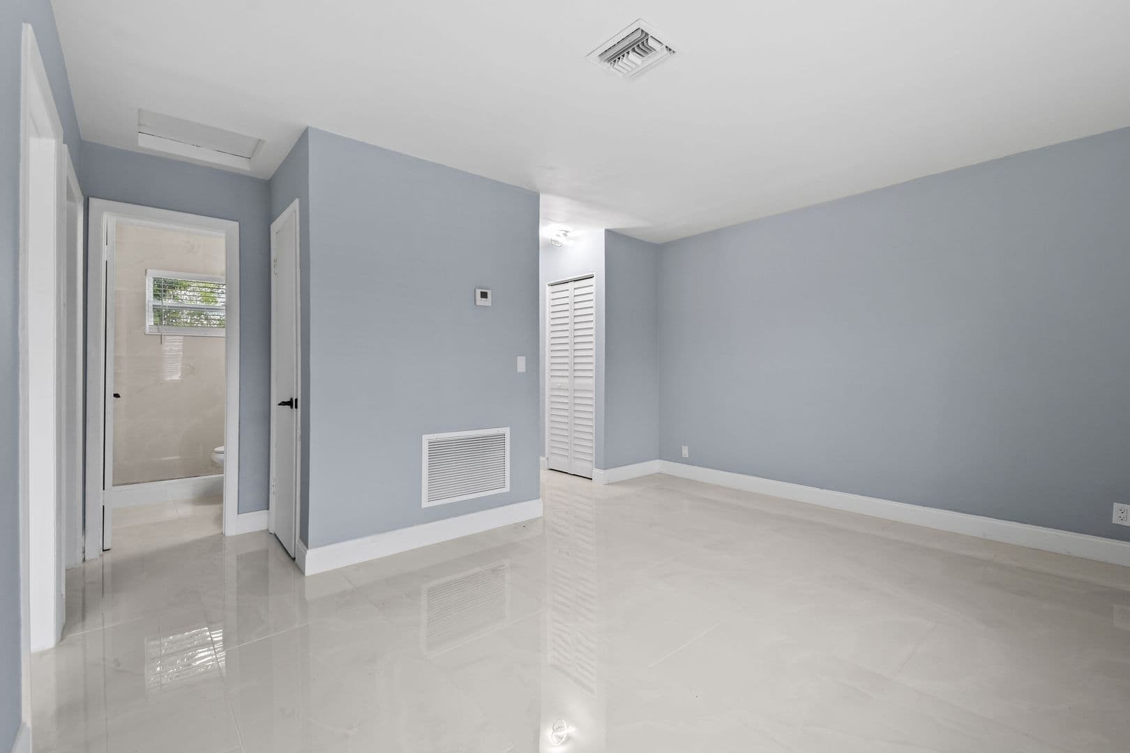 Riviera Beach Apartment: 968 W 9th St