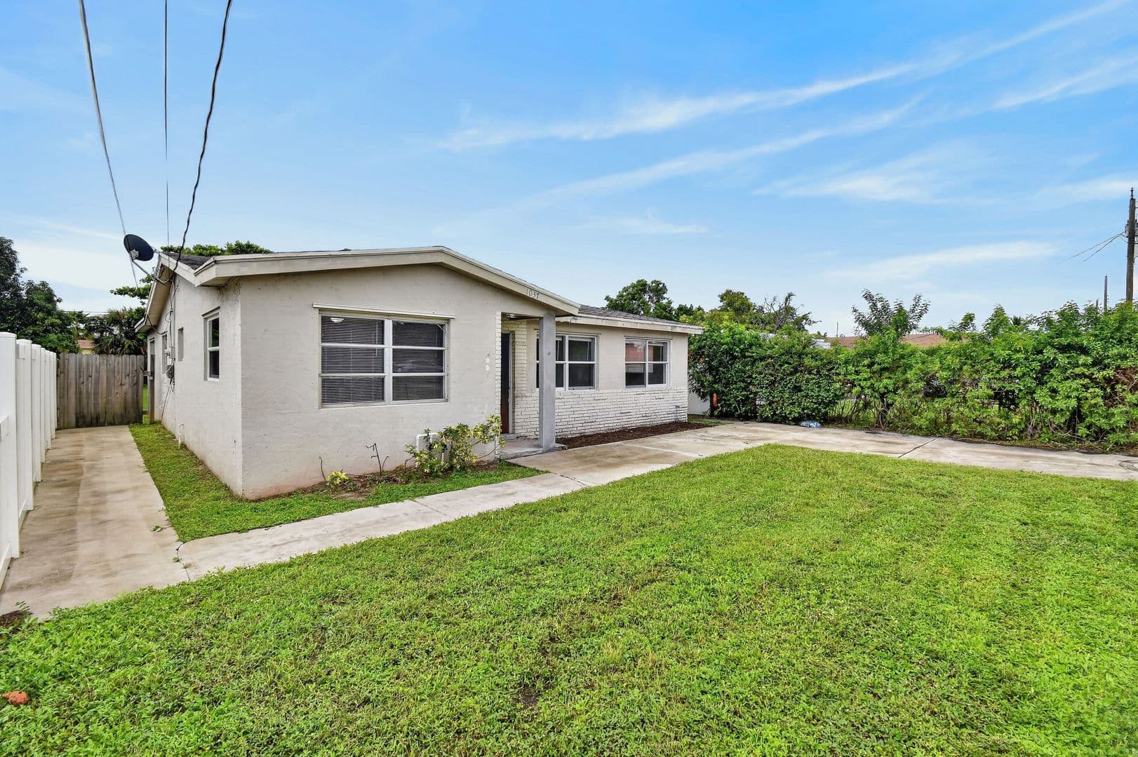 Riviera Beach House: 1037 W 28Th St