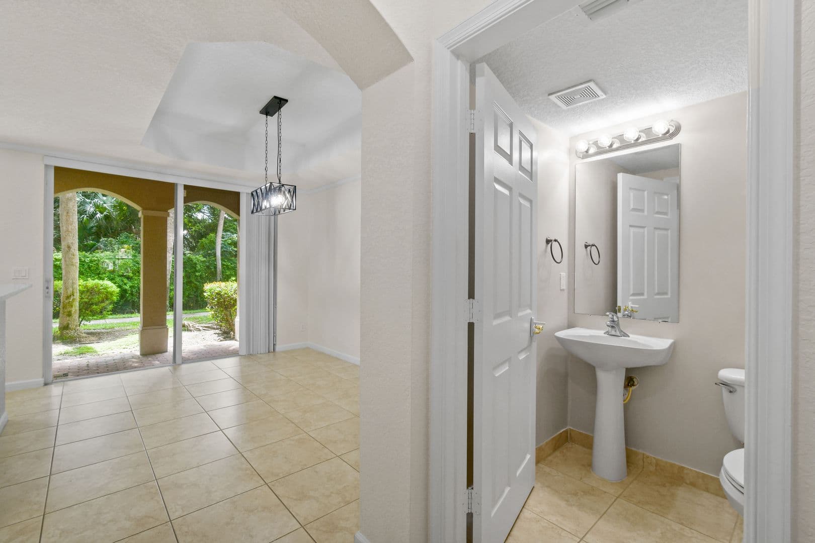 West Palm Beach House: 2912 Hidden Hills