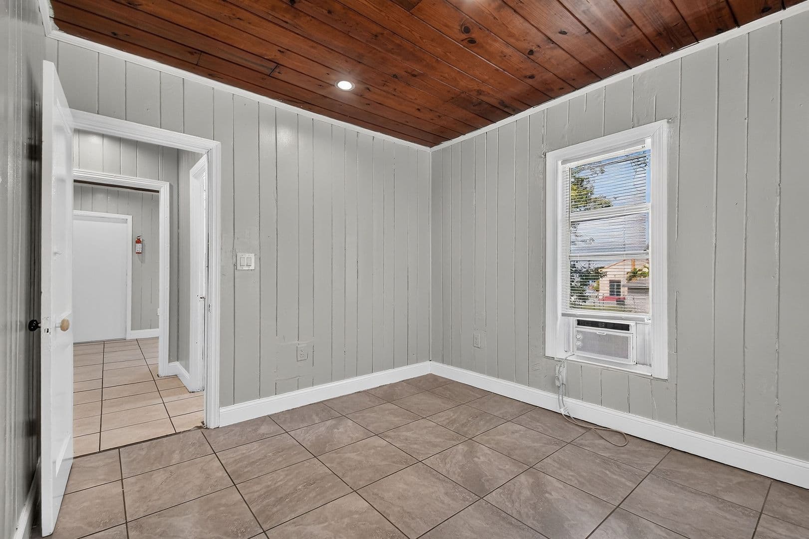 West Palm Beach Apartment: 885 7th St