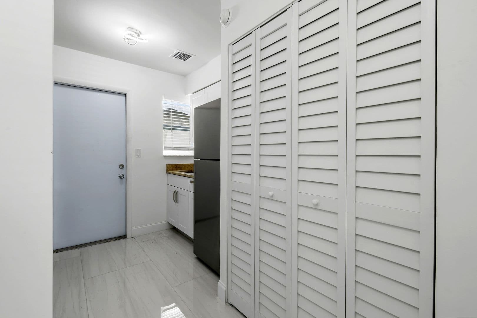 Riviera Beach Apartment: 968 W 9th St