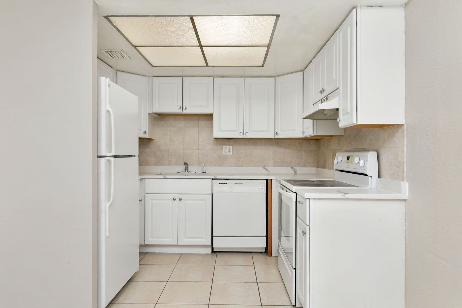 Lauderhill House: 2130 NW 58th Ave #25-C