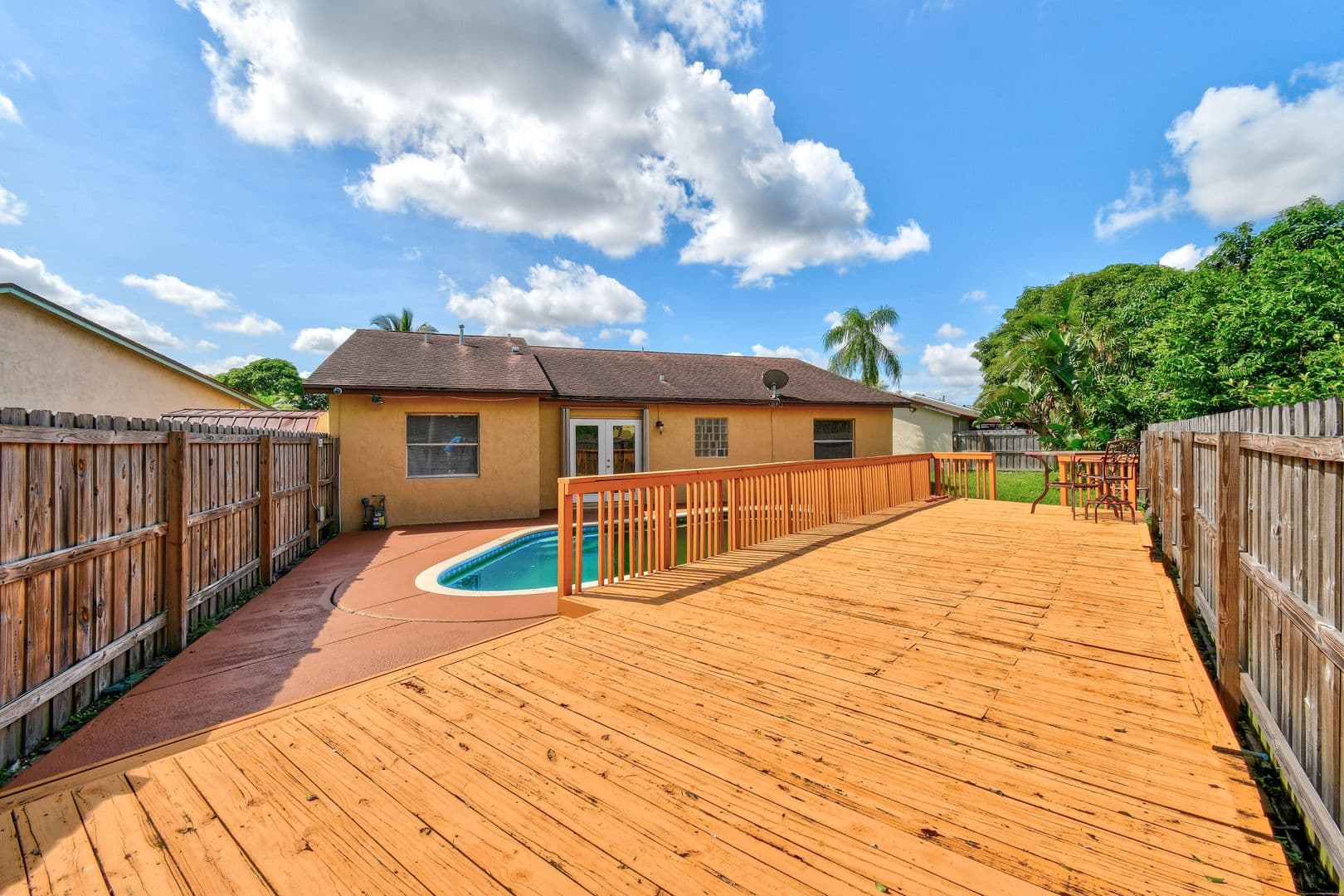 Greenacres House: 6126 Wauconda Way E