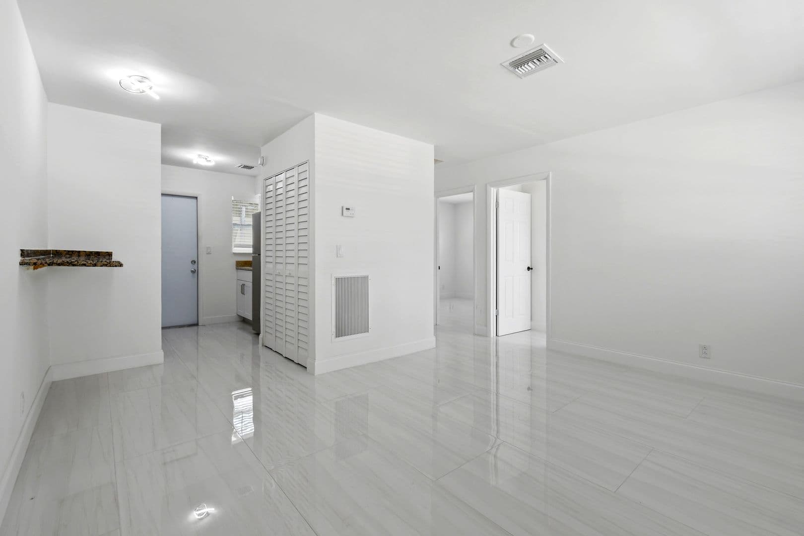 Riviera Beach Apartment: 968 W 9th St