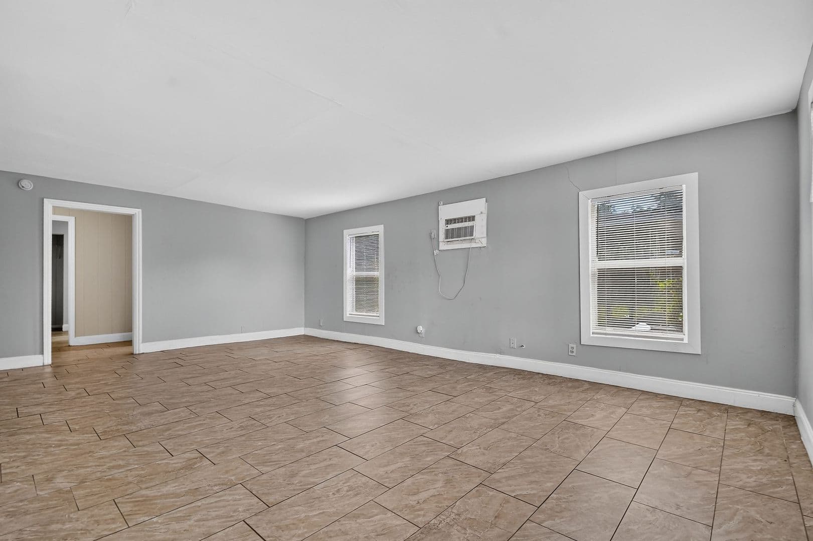 West Palm Beach Apartment: 885 7th St