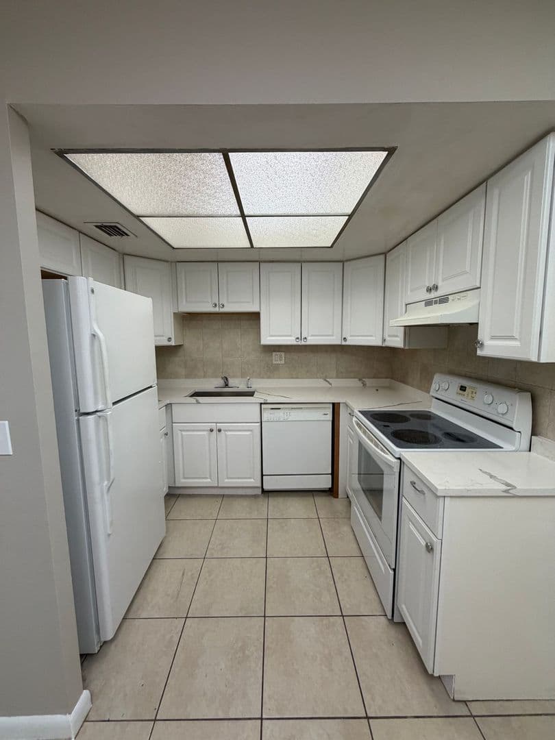 Lauderhill House: 2130 NW 58th Ave #25-C