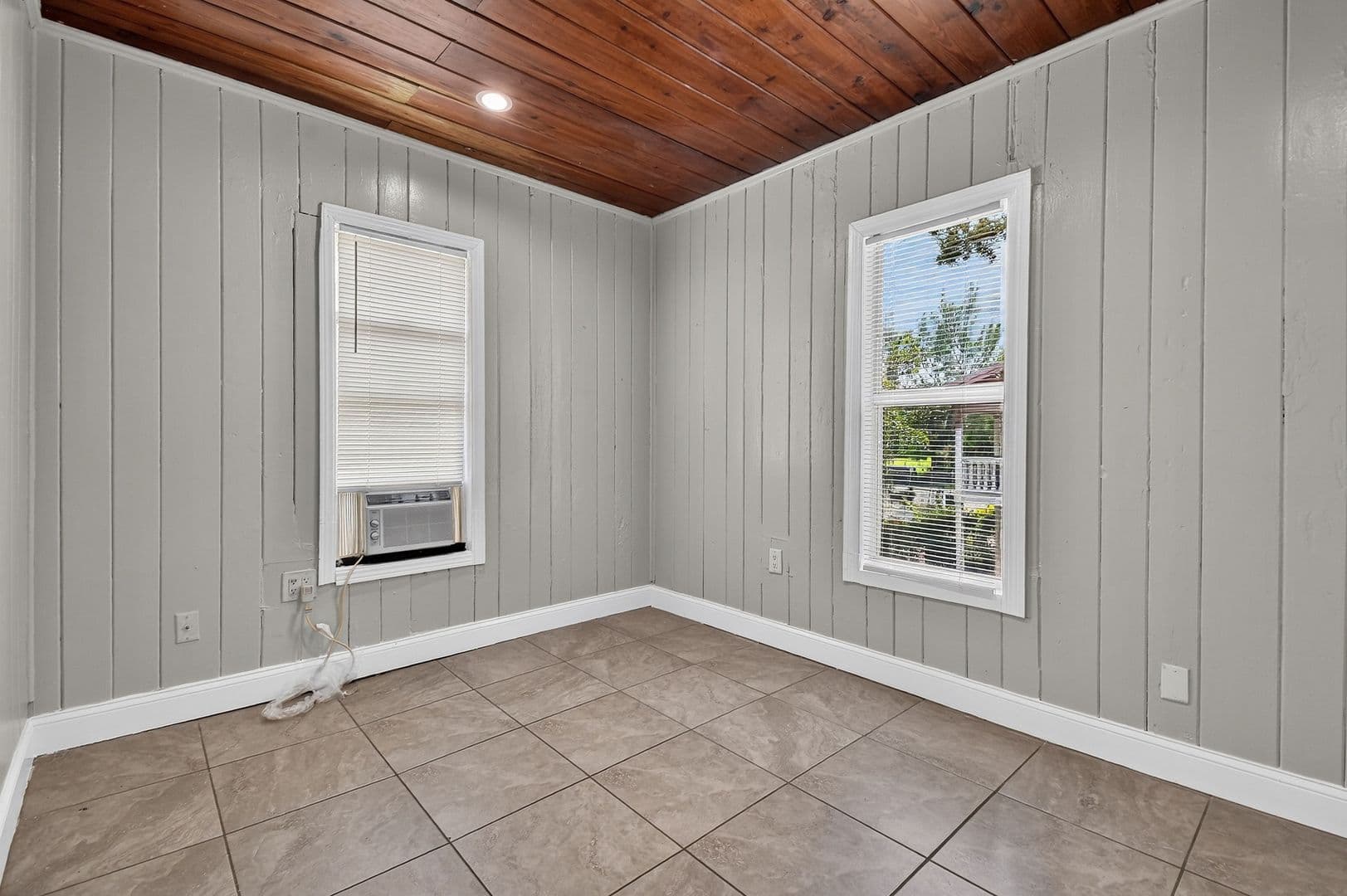 West Palm Beach Apartment: 885 7th St