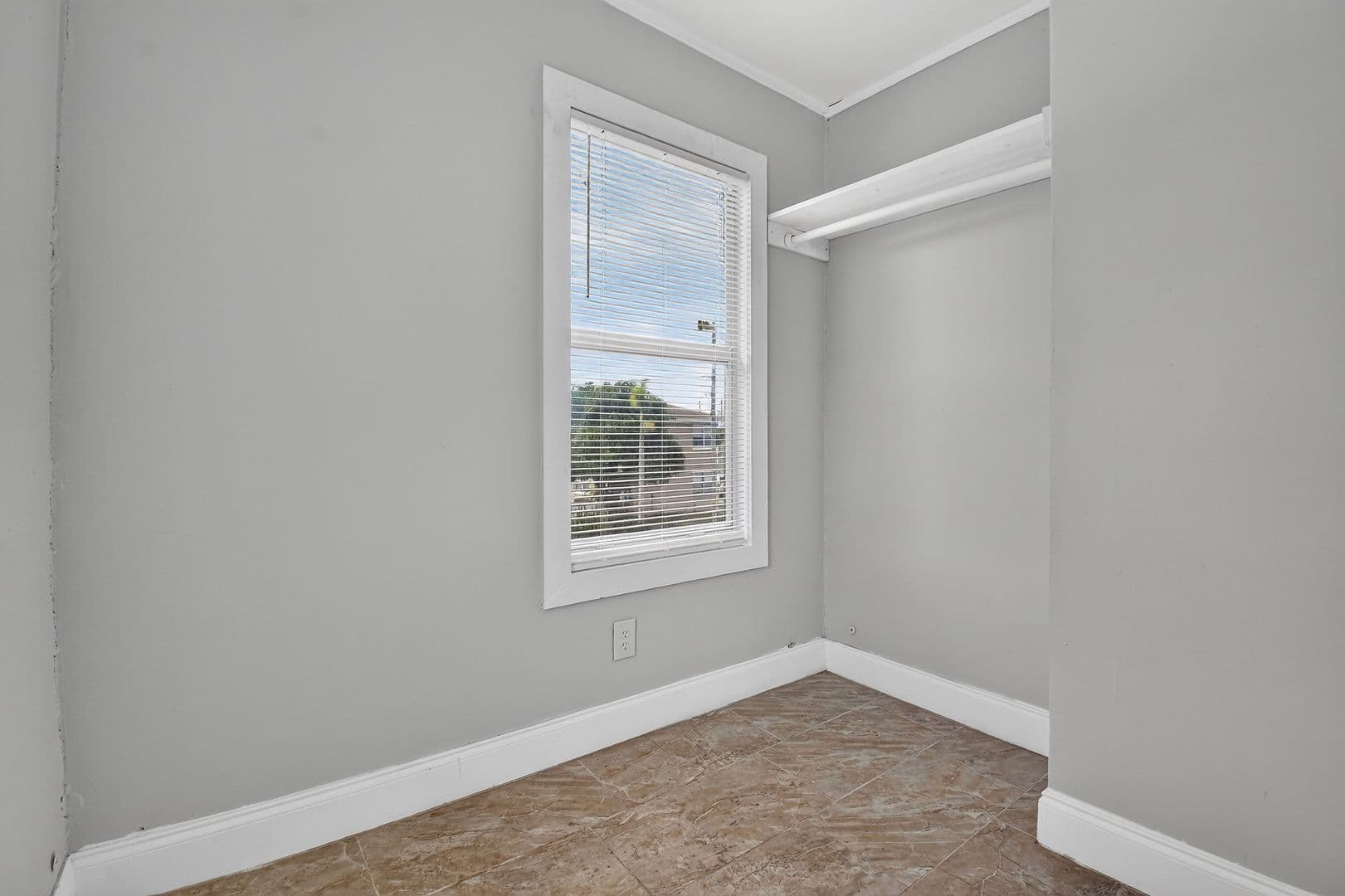 West Palm Beach Apartment: 885 7th St