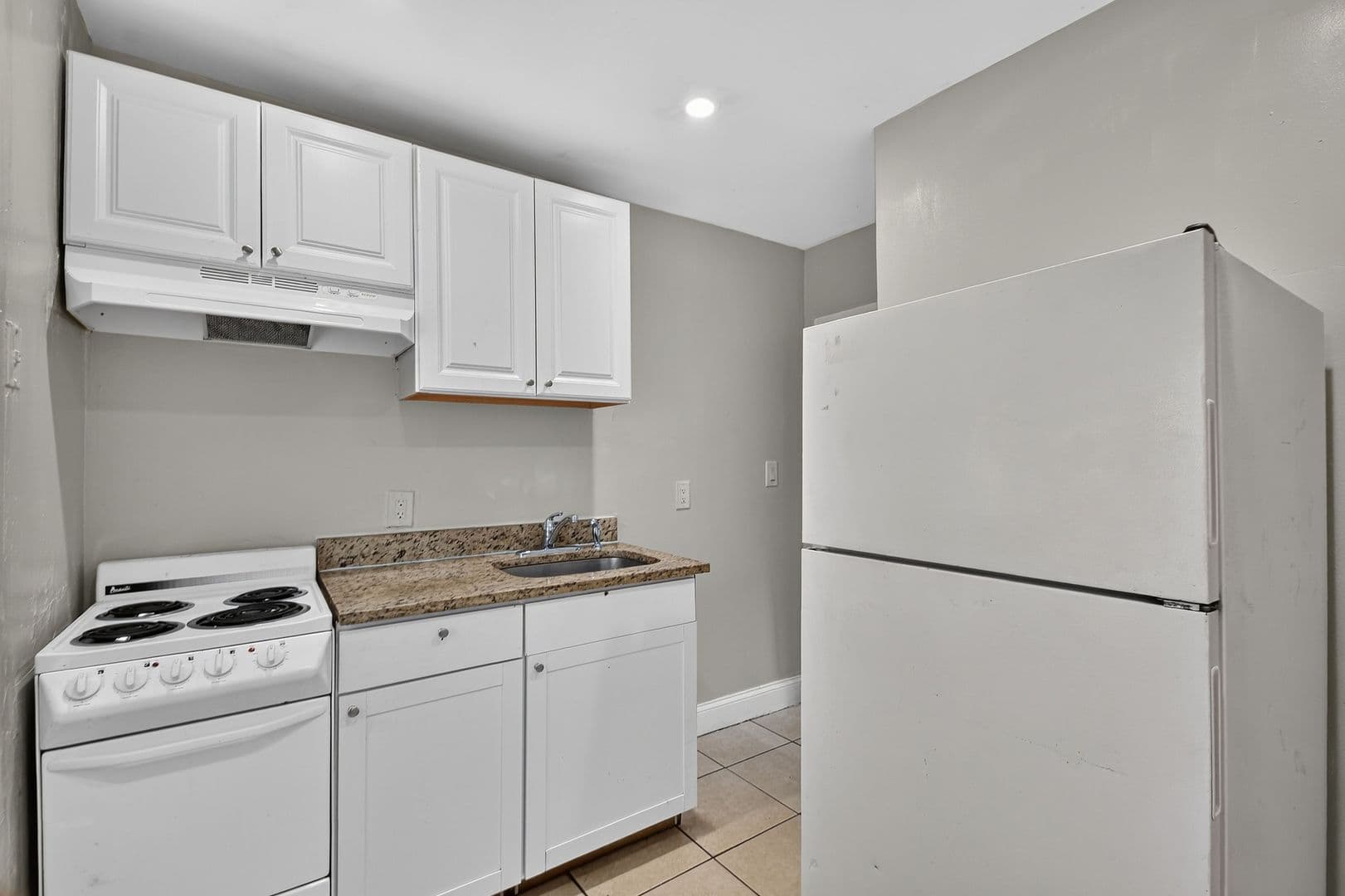 West Palm Beach Apartment: 885 7th St