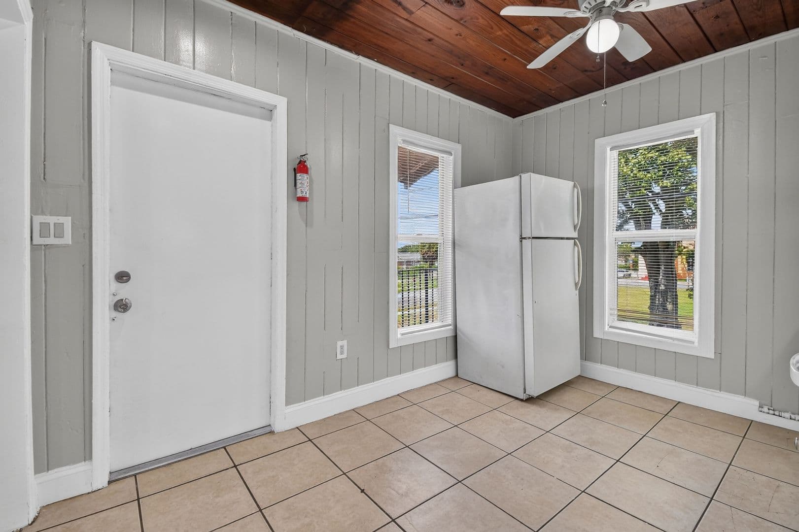 West Palm Beach Apartment: 885 7th St