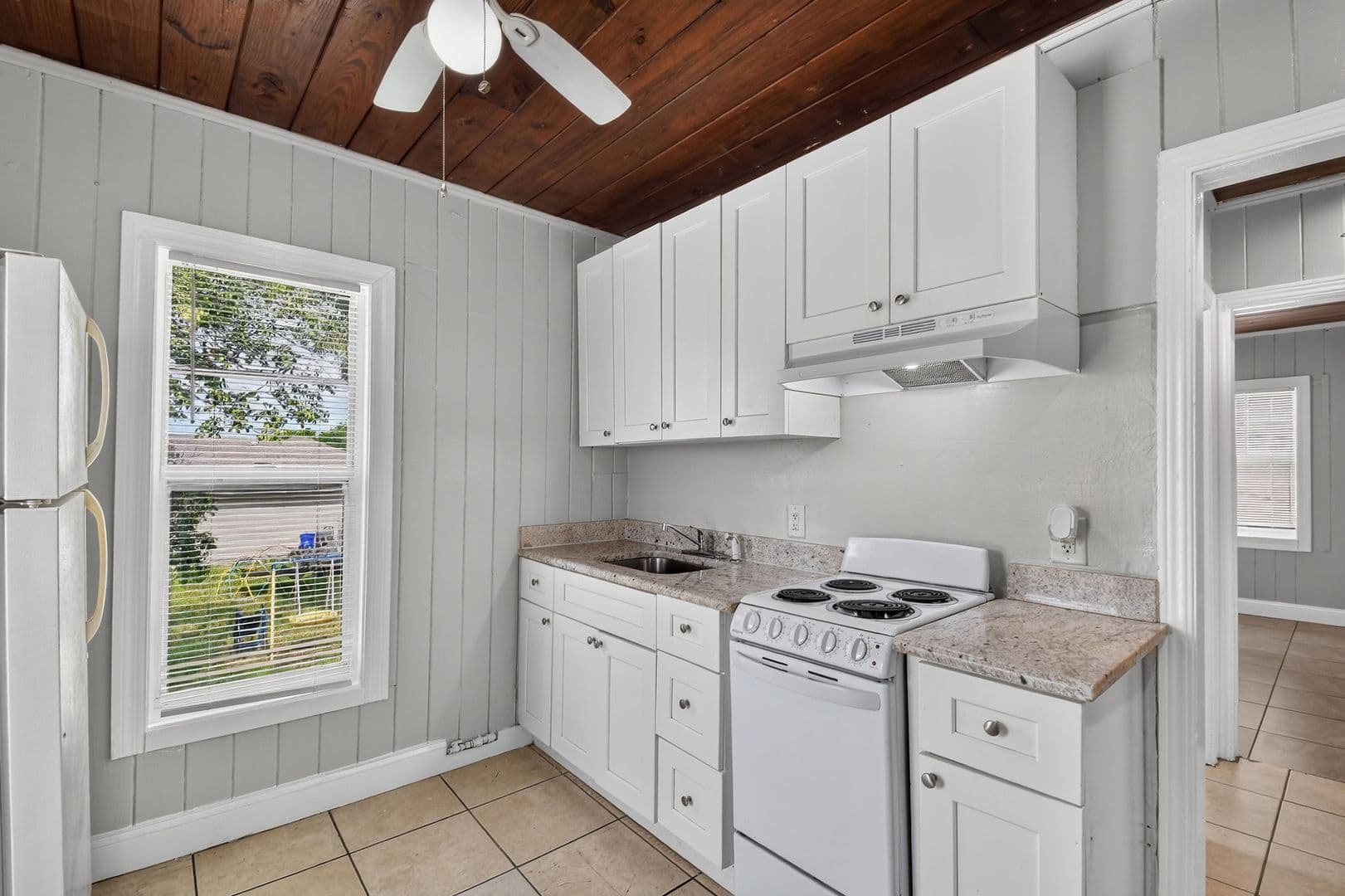 West Palm Beach Apartment: 885 7th St
