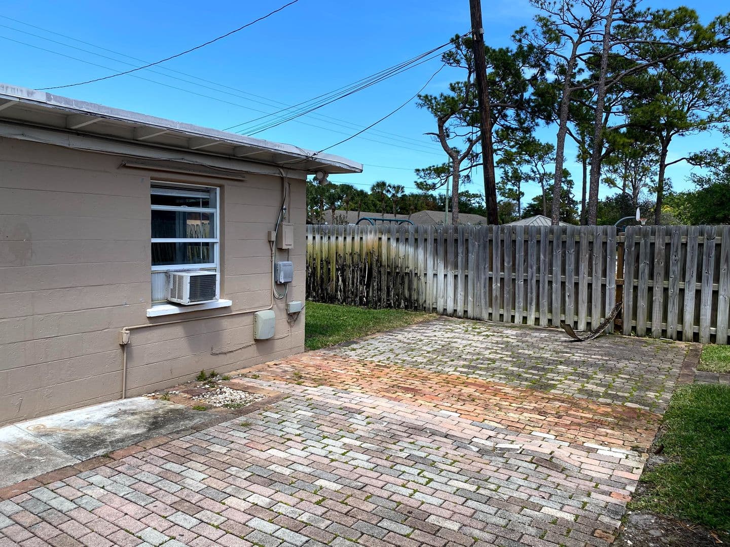 Lake Worth Apartment: 4821 Vermont Ave