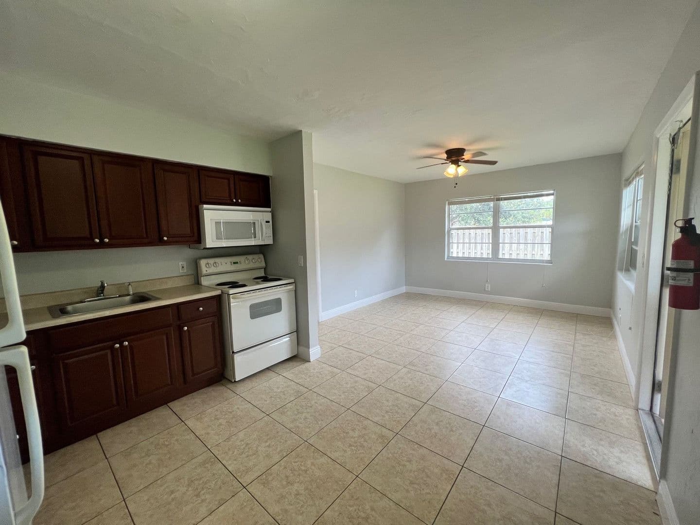Lake Worth Apartment: 4820 Maine St