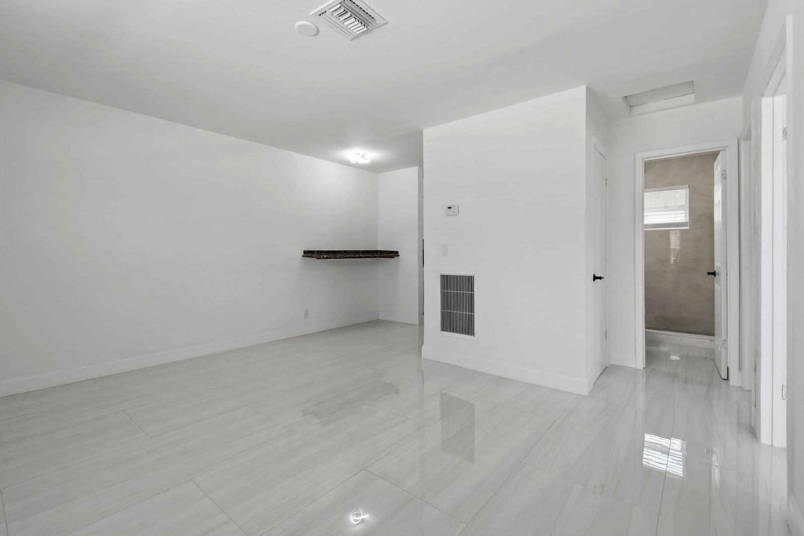 Riviera Beach Apartment: 968 W 9th St