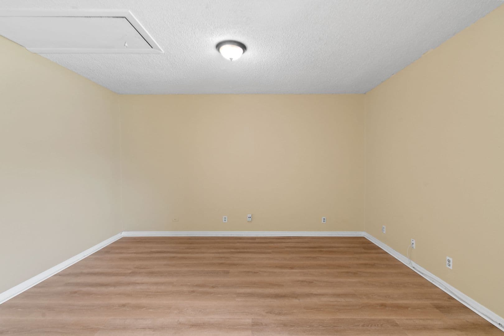 Greenacres House: 6126 Wauconda Way E