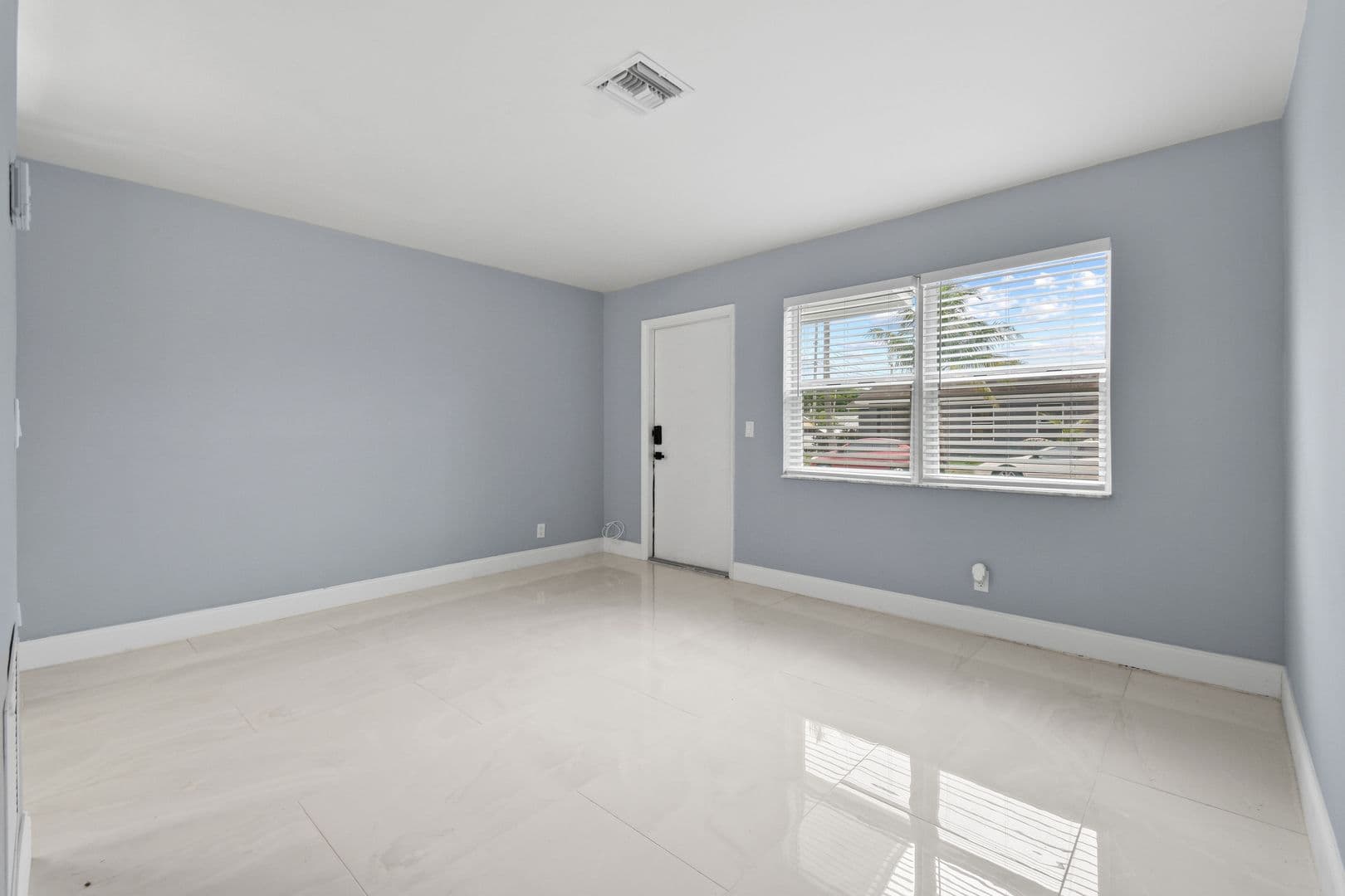 Riviera Beach Apartment: 968 W 9th St