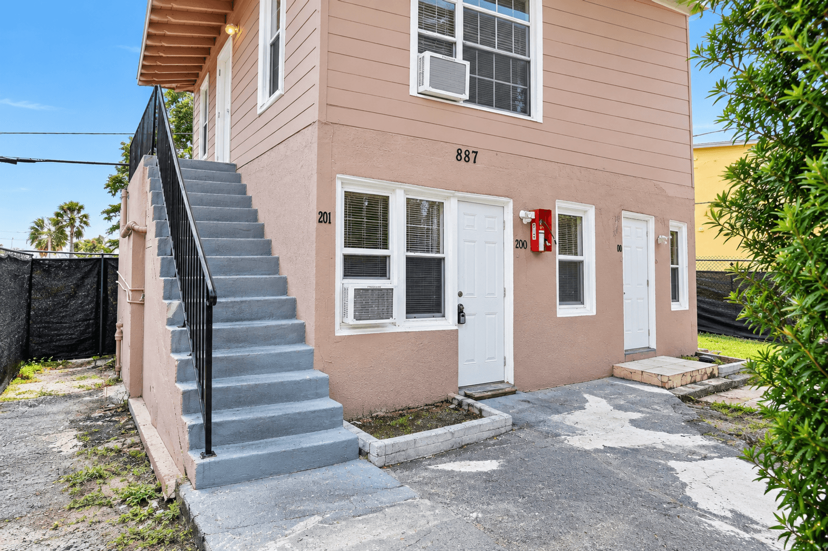 West Palm Beach Apartment: 885 7th St