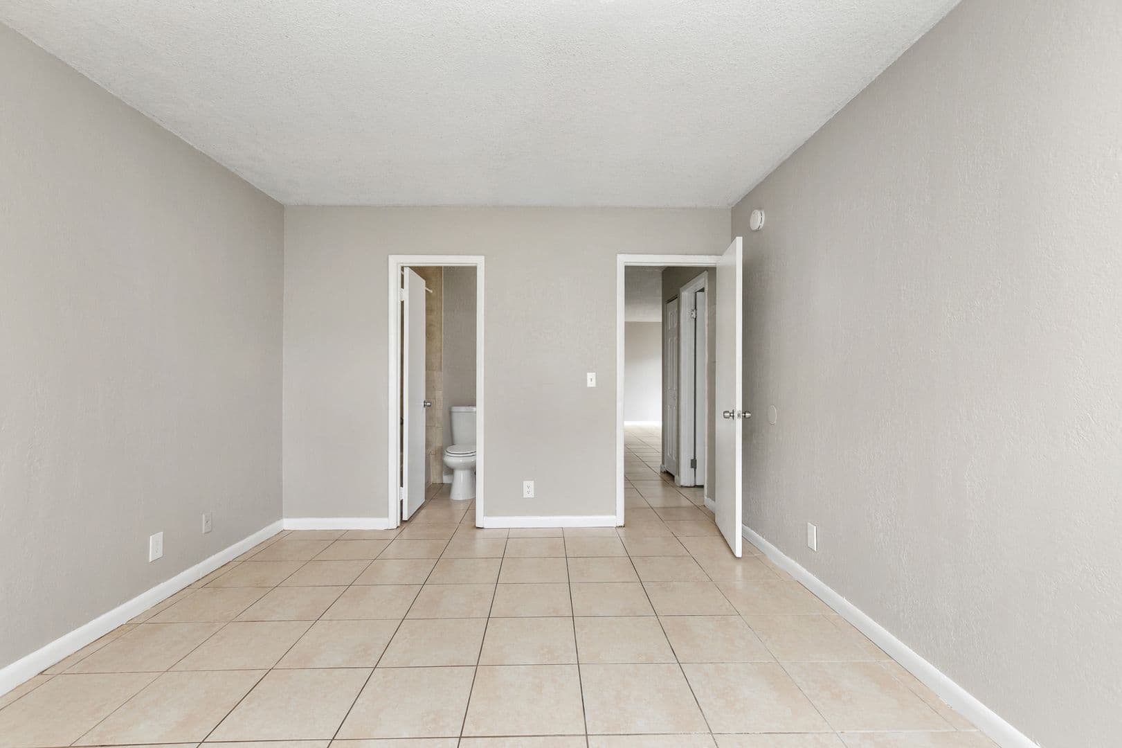 Lauderhill House: 2130 NW 58th Ave #25-C