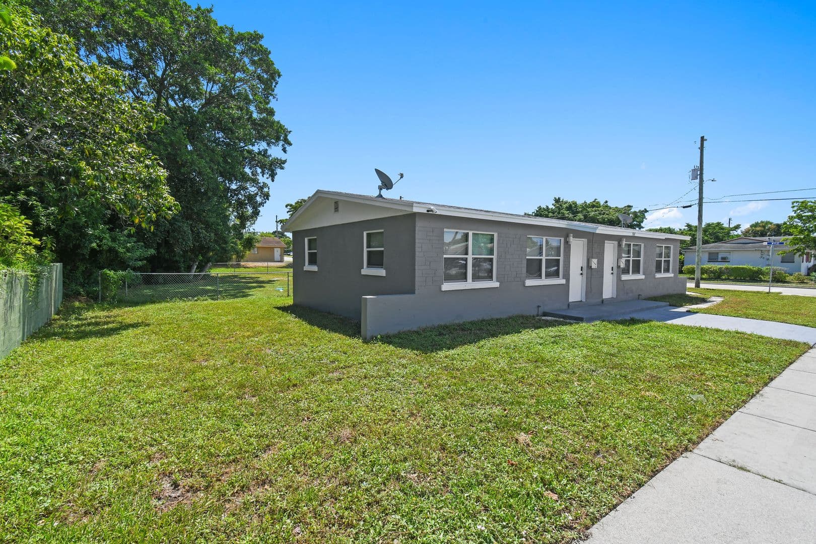 Riviera Beach Apartment: 968 W 9th St