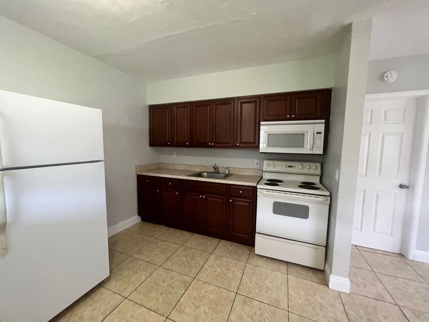 Lake Worth Apartment: 4820 Maine St