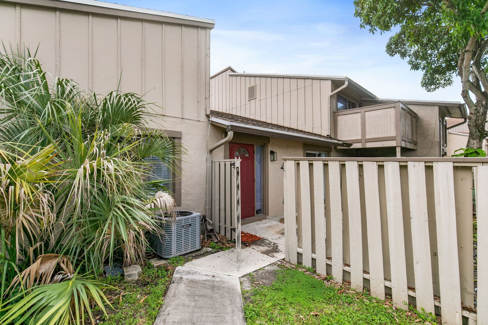 Lauderhill House: 2130 NW 58th Ave #25-C