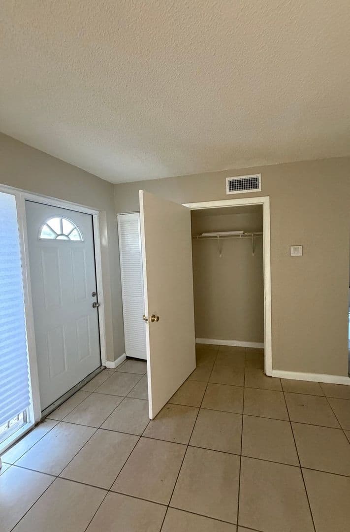 Lauderhill House: 2130 NW 58th Ave #25-C