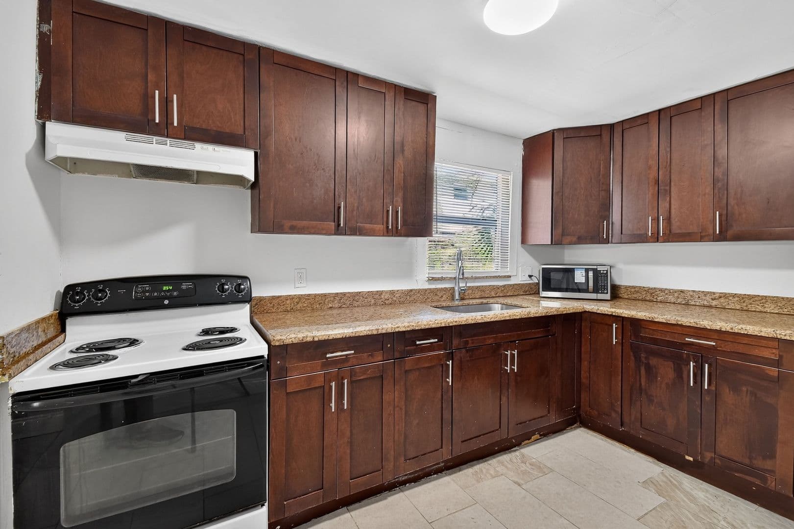 West Palm Beach Apartment: 885 7th St