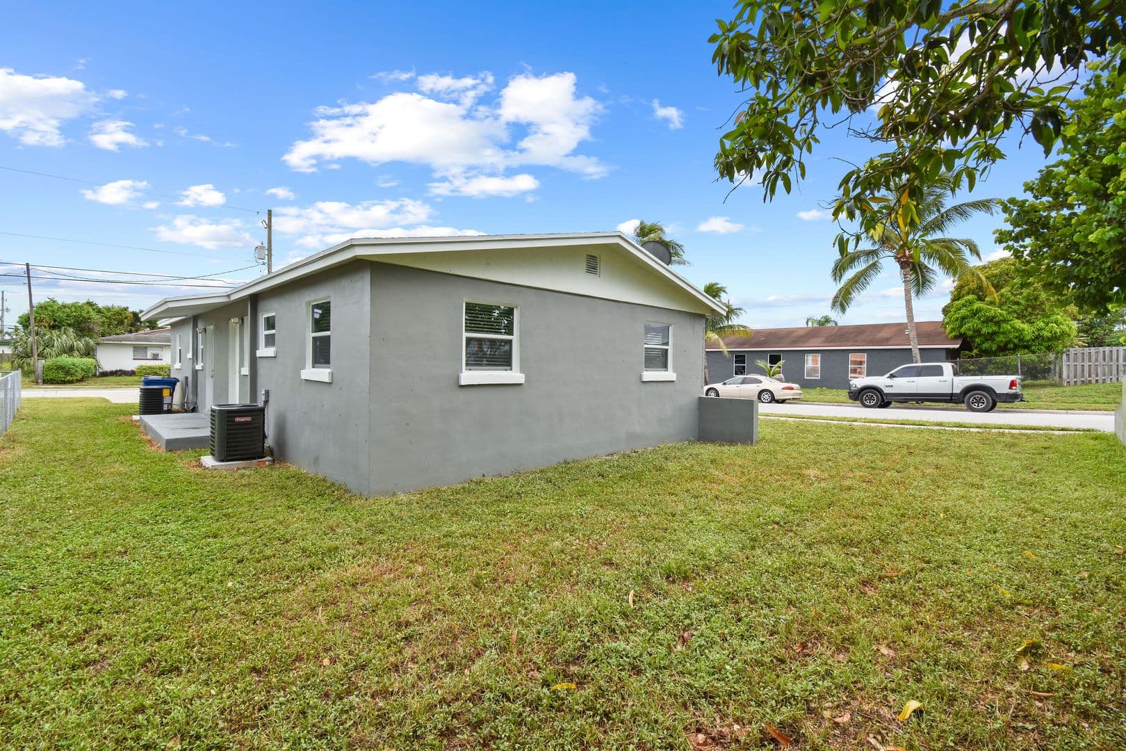 Riviera Beach Apartment: 968 W 9th St