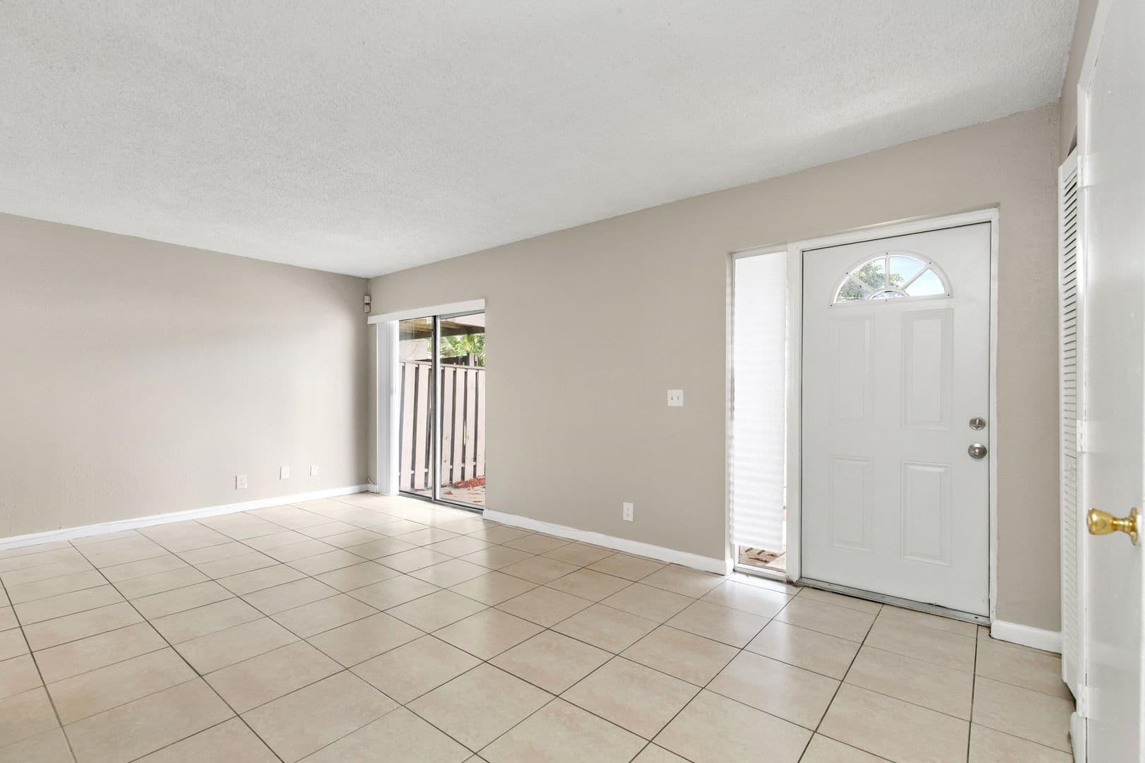 Lauderhill House: 2130 NW 58th Ave #25-C