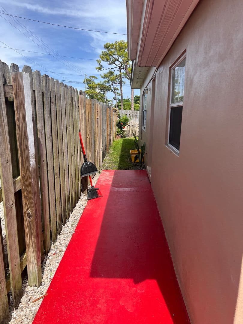 Lake Worth Apartment: 4821 Vermont Ave