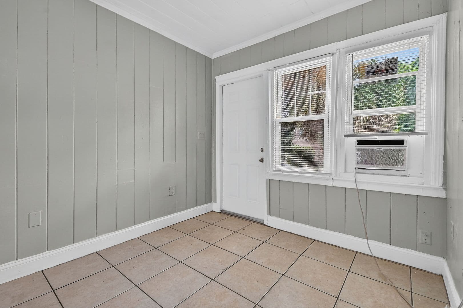 West Palm Beach Apartment: 885 7th St