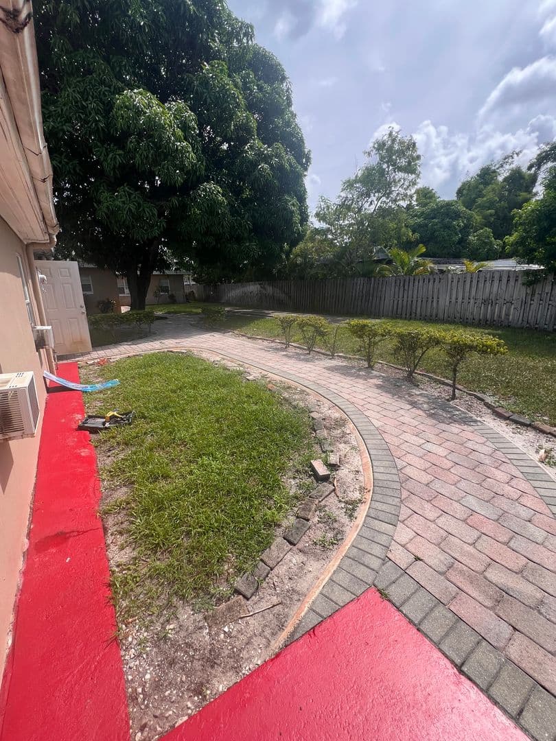Lake Worth Apartment: 4821 Vermont Ave