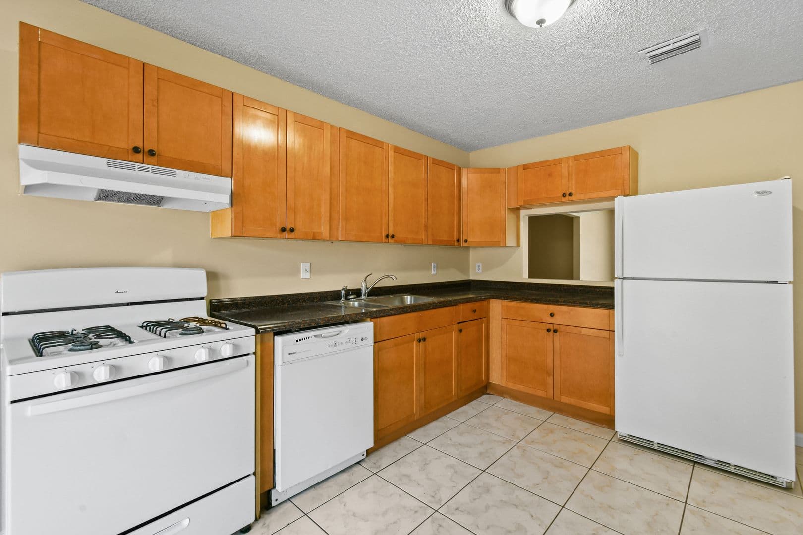 Greenacres House: 6126 Wauconda Way E