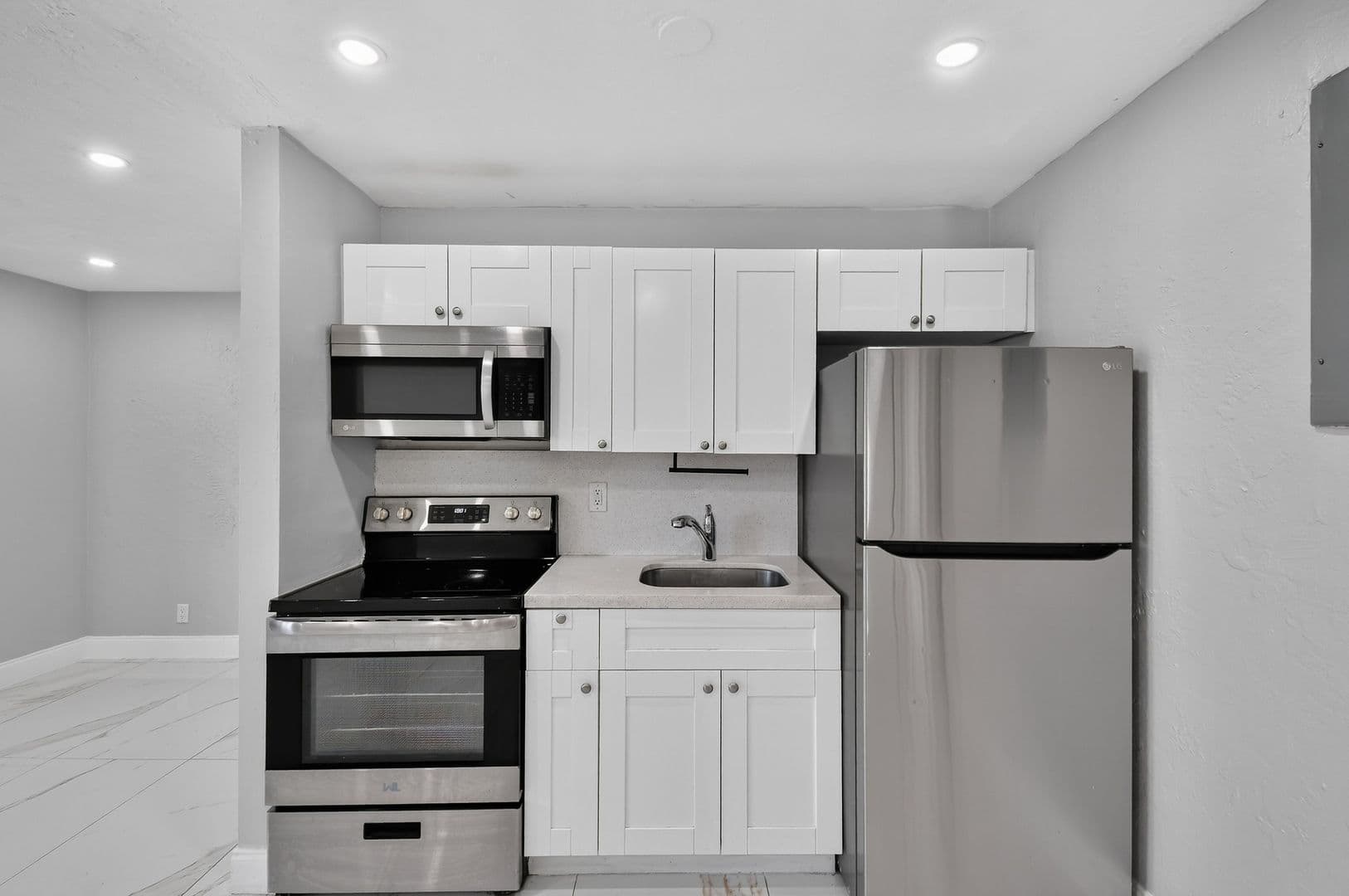 West Palm Beach Apartment: 812 13th St