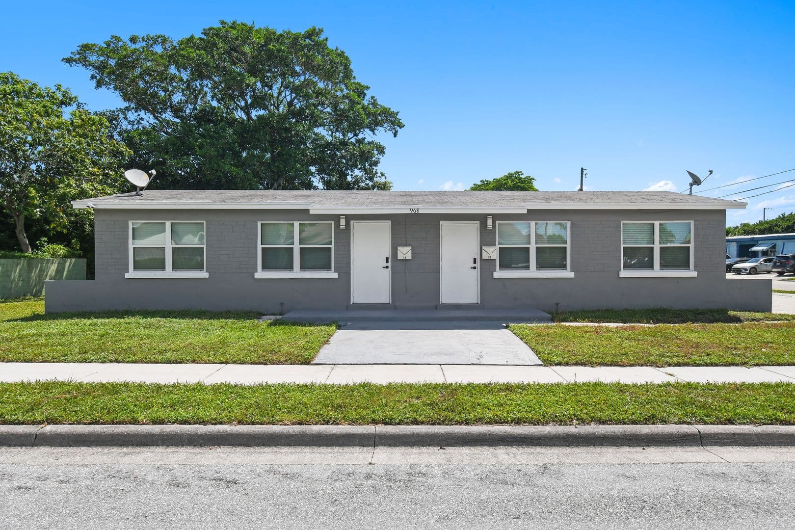 Riviera Beach Apartment: 968 W 9th St