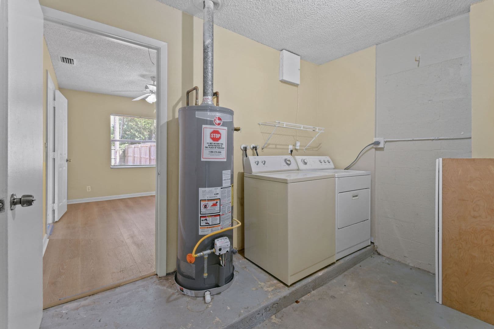 Greenacres House: 6126 Wauconda Way E