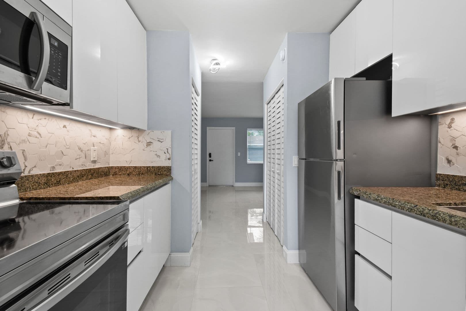 Riviera Beach Apartment: 968 W 9th St